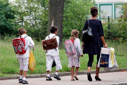 La Vuelta al Cole costará este año 400 euros de media por hijo/a según una encuesta de la Unión de Consumidores La Vuelta al Cole costará este año 400 euros de media por hijo/a según una encuesta de la Unión de Consumidores