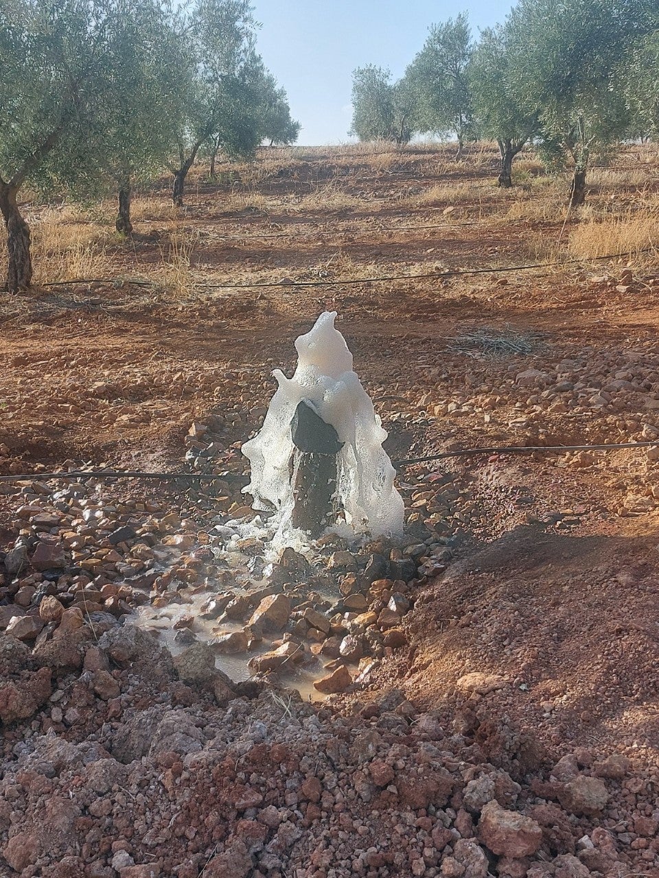 VÍDEO: Aparece un nuevo chorro de gas y agua en Valenzuela Calatrava VÍDEO: Aparece un nuevo chorro de gas y agua en Valenzuela Calatrava