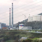 Instalaciones de almacenamiento de gas en Vizcaya, en una foto de archivo Instalaciones de almacenamiento de gas en Vizcaya, en una foto de archivo