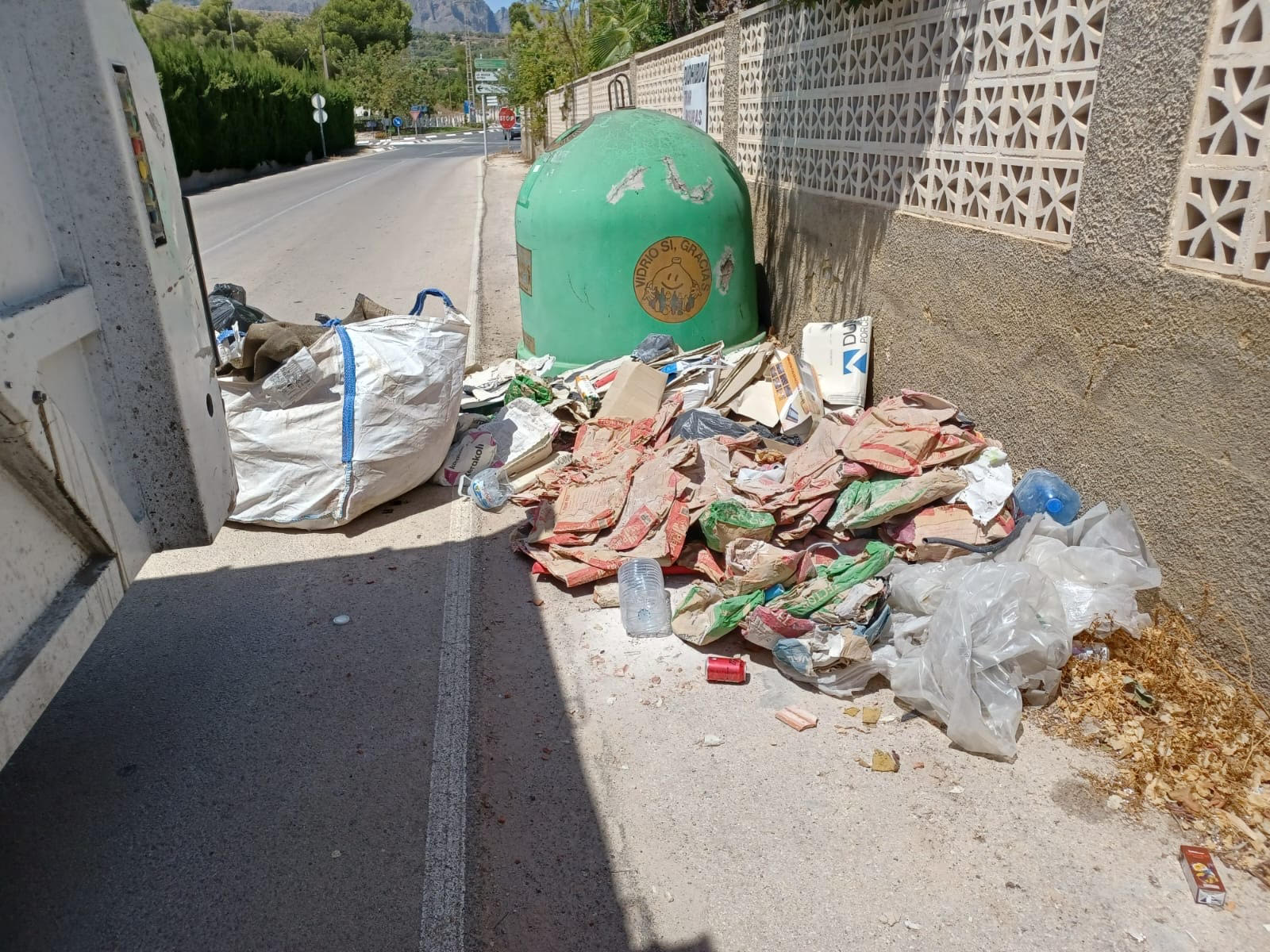 L'Alfas del Pi refuerza la vigilancia contra vertidos ilegales L'Alfas del Pi refuerza la vigilancia contra vertidos ilegales