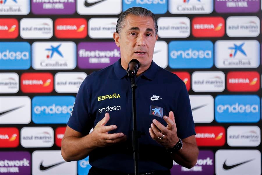 Scariolo sobre Lorenzo Brown: "No le quita el puesto a nadie porque ninguno estaba preparado, ni de lejos, para el puesto de base de la Selección" Scariolo sobre Lorenzo Brown: "No le quita el puesto a nadie porque ninguno estaba preparado, ni de lejos, para el puesto de base de la Selección"