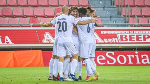 Intercity celebra un gol en Los Pajaritos