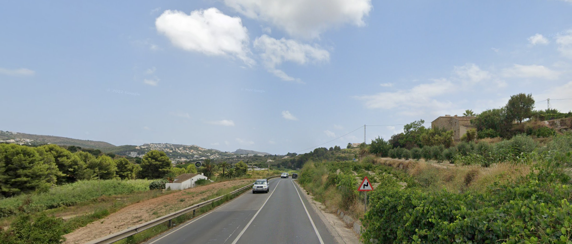 Una persona ha fallecido y otra ha resultado herida tras volcar un coche a la altura de Teulada Una persona ha fallecido y otra ha resultado herida tras volcar un coche a la altura de Teulada