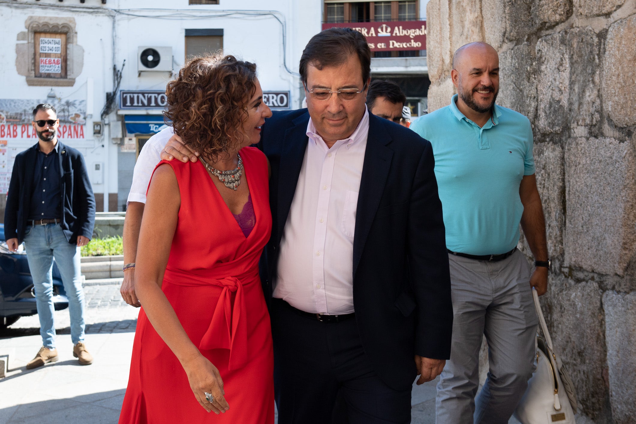 La Ministra de Hacienda pone en valor el liderazgo que Extremadura está demostrando en materia de Energías Renovables La Ministra de Hacienda pone en valor el liderazgo que Extremadura está demostrando en materia de Energías Renovables