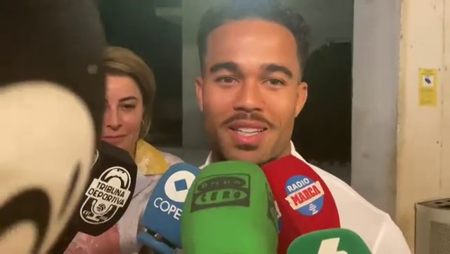 Justin Kluivert: "Mi padre me ha dicho que vengo a un gran club" Justin Kluivert: "Mi padre me ha dicho que vengo a un gran club"