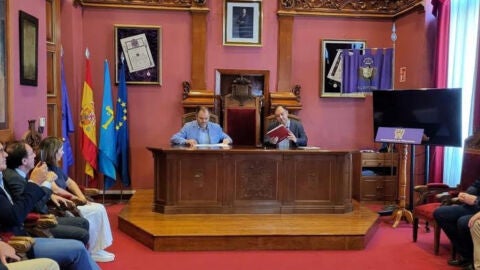 Un momento de la firma del convenio