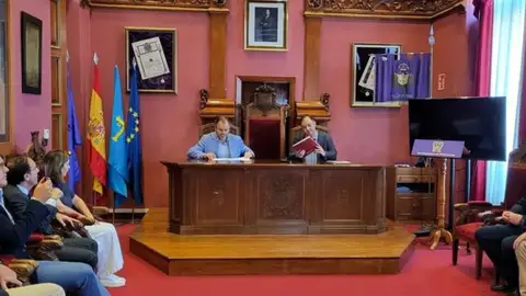 Un momento de la firma del convenio Un momento de la firma del convenio