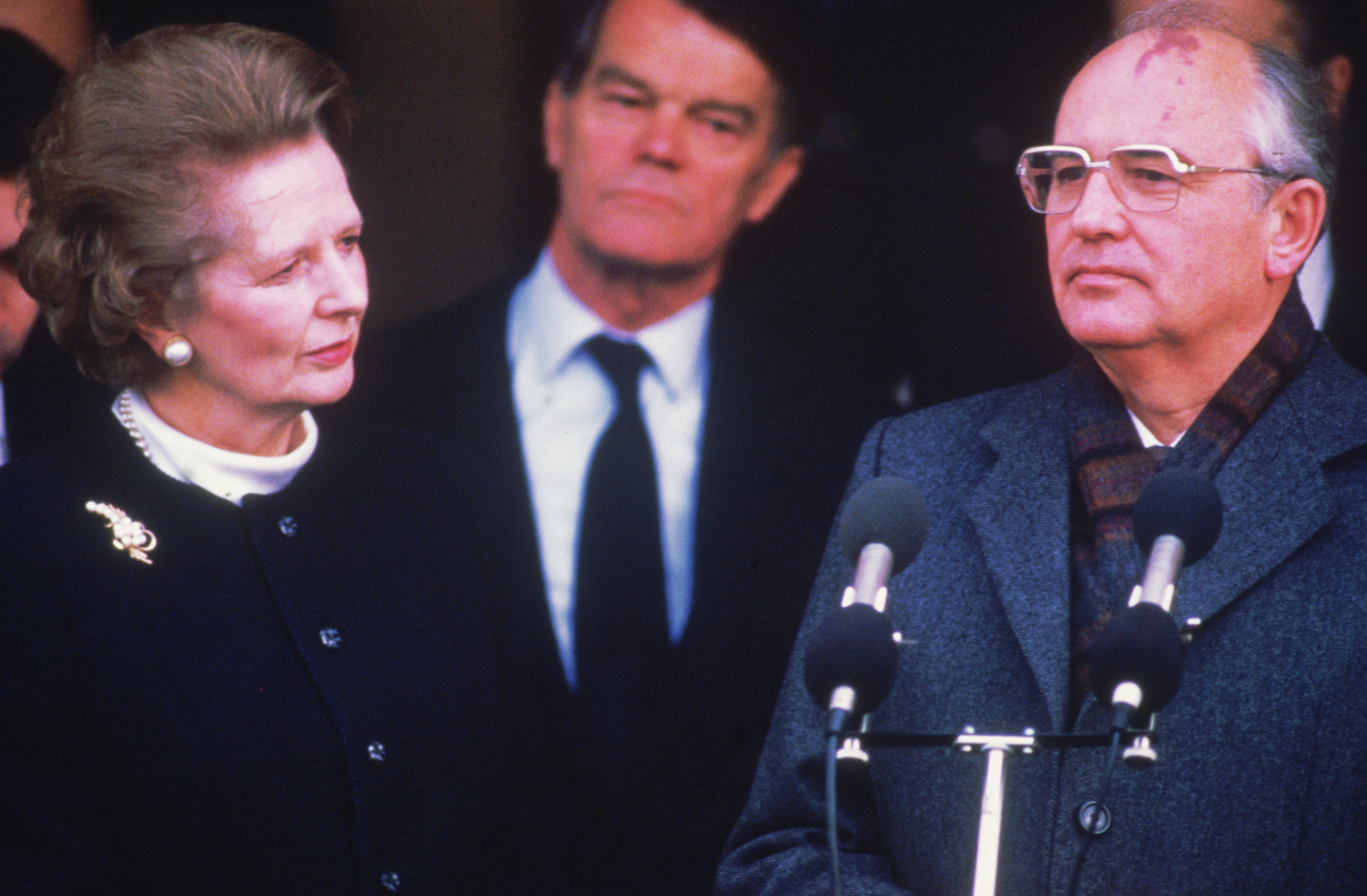 El Orden Mundial: Antes y después de Gorbachov El Orden Mundial: Antes y después de Gorbachov