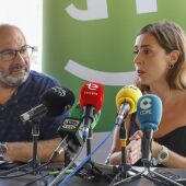 Esther Díez y Felip Sánchez, concejales de Compromís en Elche.
