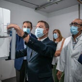 Emiliano García-Page, presidente de Castilla-La Mancha, en su visita al Hospital General de Valdepeñas