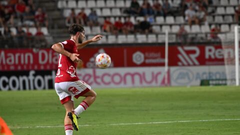 Javi Rueda, jugadr del Real Murcia, en su debut en el Enrique Roca