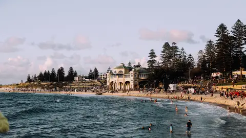Mesa de redacción: Nadar hasta la boya Mesa de redacción: Nadar hasta la boya