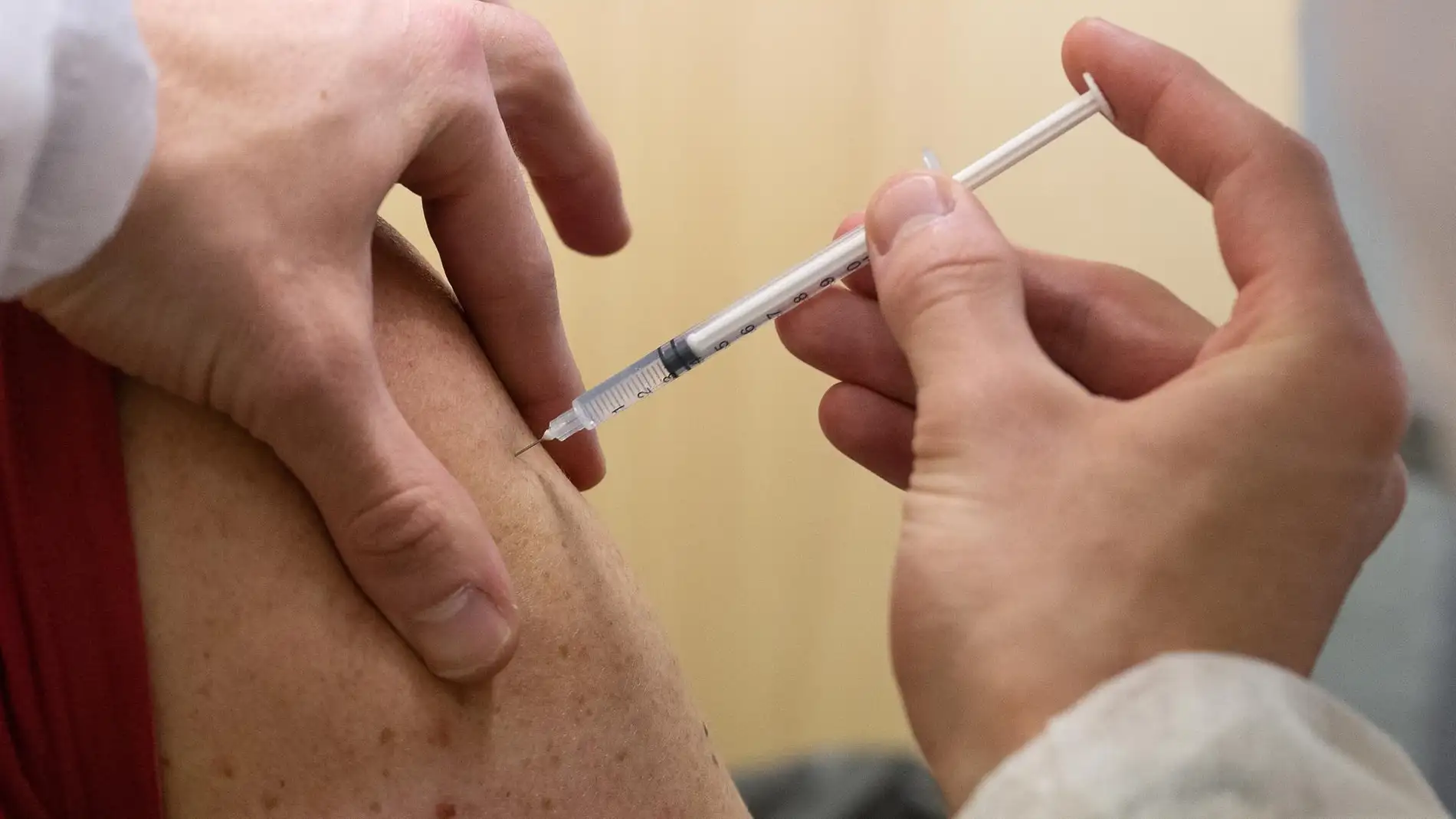 La EMA aprueba las vacunas de Pfizer y Moderna adaptadas a variantes