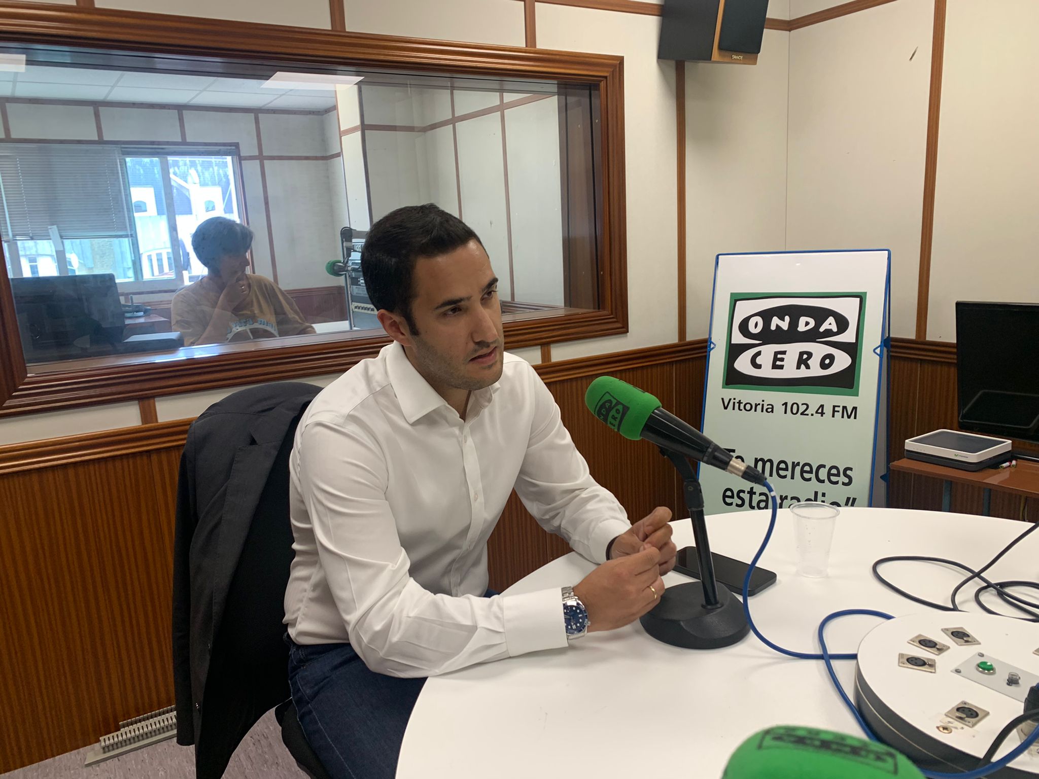 El ayuntamiento presentará “en pocas semanas” una batería de medidas para reducir el consumo energético de las instalaciones municipales El ayuntamiento presentará “en pocas semanas” una batería de medidas para reducir el consumo energético de las instalaciones municipales