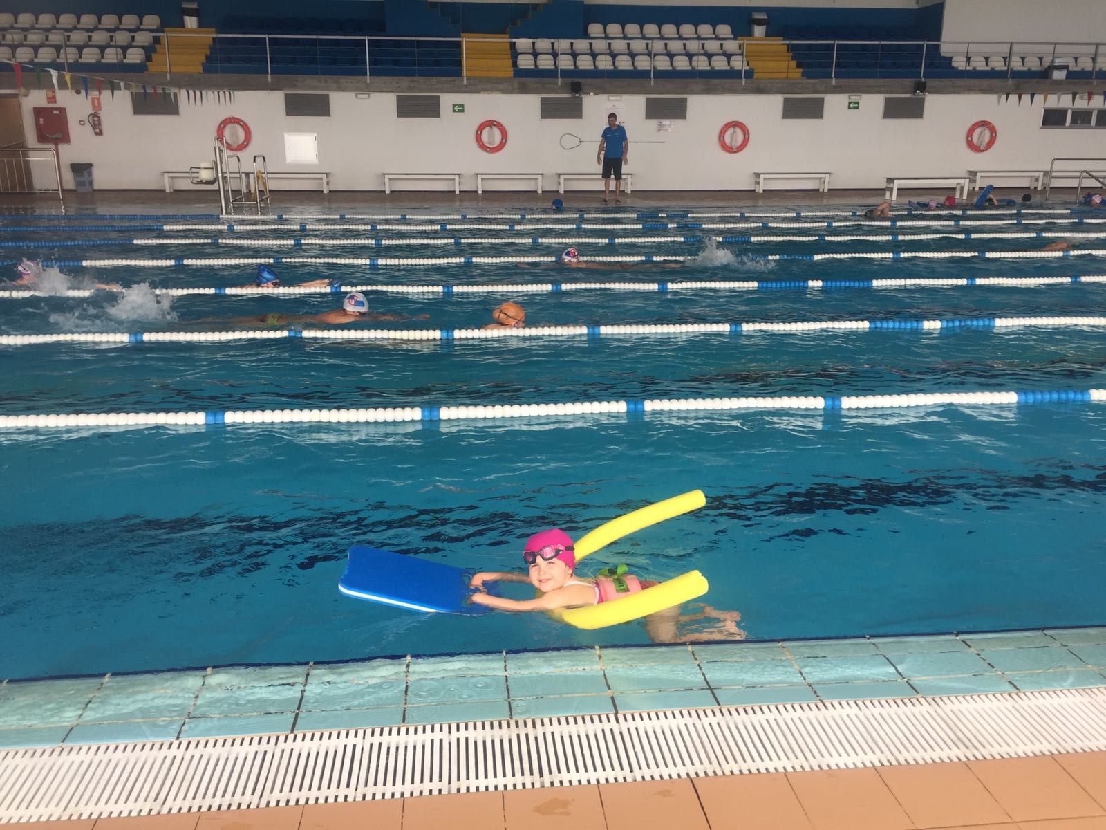 El Club del Mar sigue buscando una solución para intentar cortar una sangría económica de 24.000 euros mensuales provocada por la piscina El Club del Mar sigue buscando una solución para intentar cortar una sangría económica de 24.000 euros mensuales provocada por la piscina