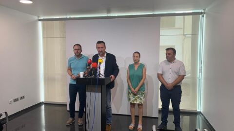 Carlos Gonz&aacute;lez, alcalde de Elche, tras la reuni&oacute;n del Grupo Socialista.
