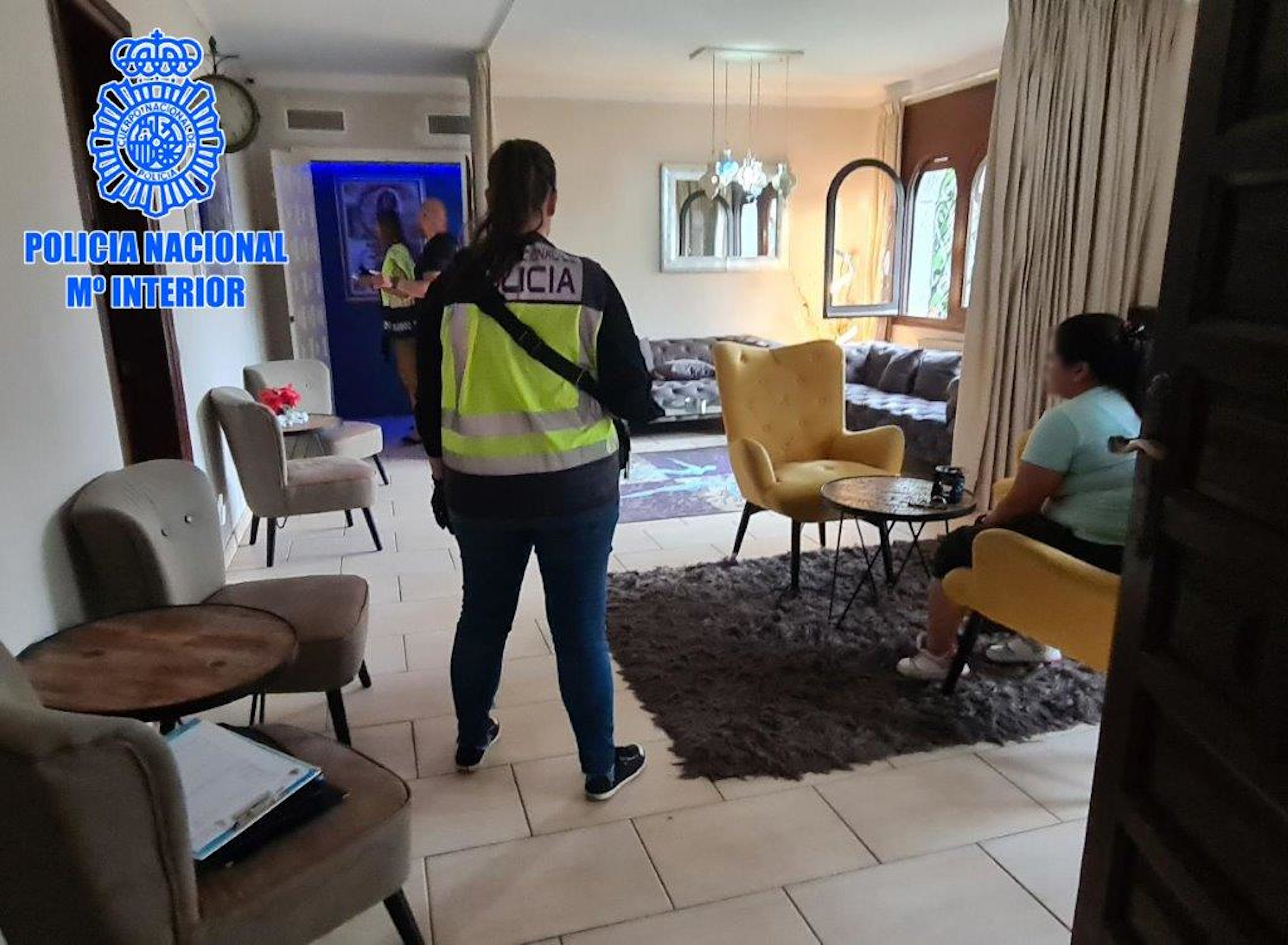 Sis detinguts per obligar a prostituir-se a dones estrangeres Sis detinguts per obligar a prostituir-se a dones estrangeres