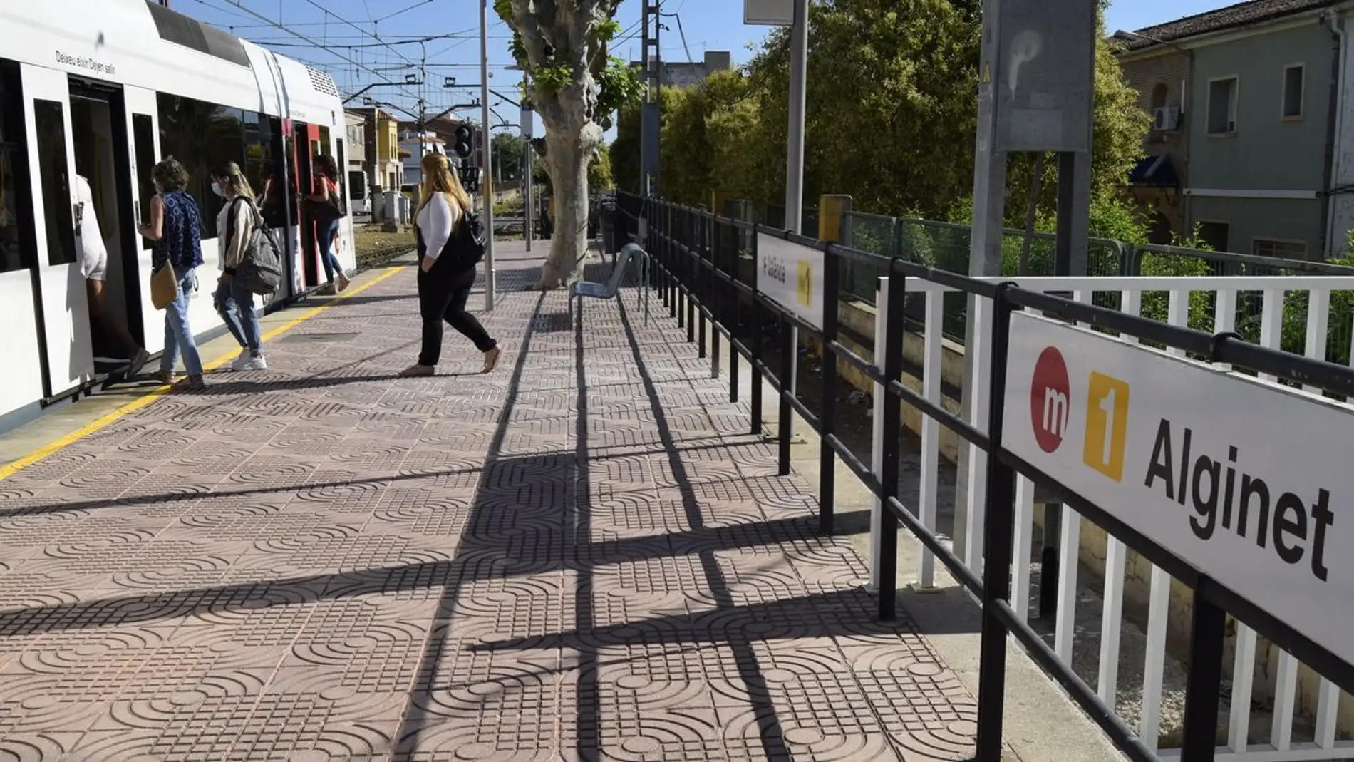 La frecuencia del Metro en La Ribera pasará de 45 a 30 minutos en año y medio
