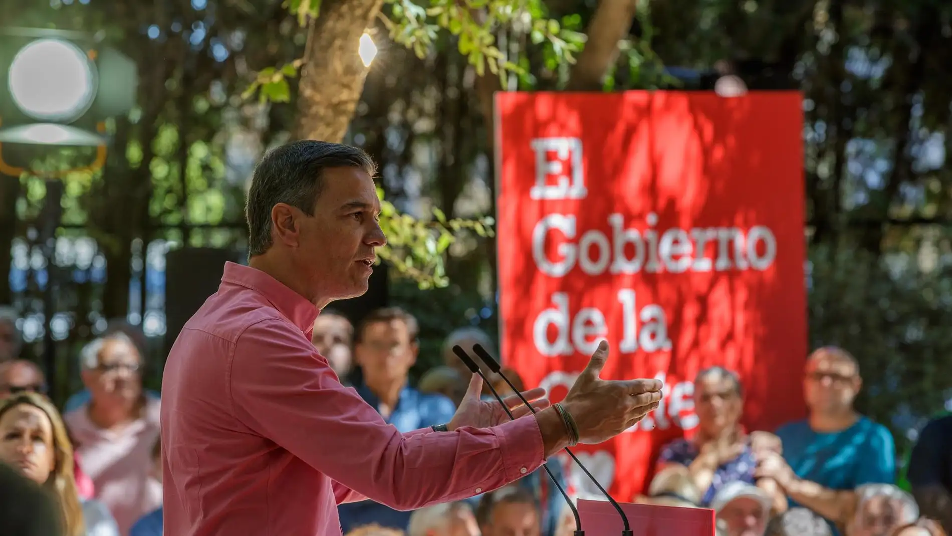Pedro Sánchez asegura que "las grandes energéticas llevan de la mano al PP"