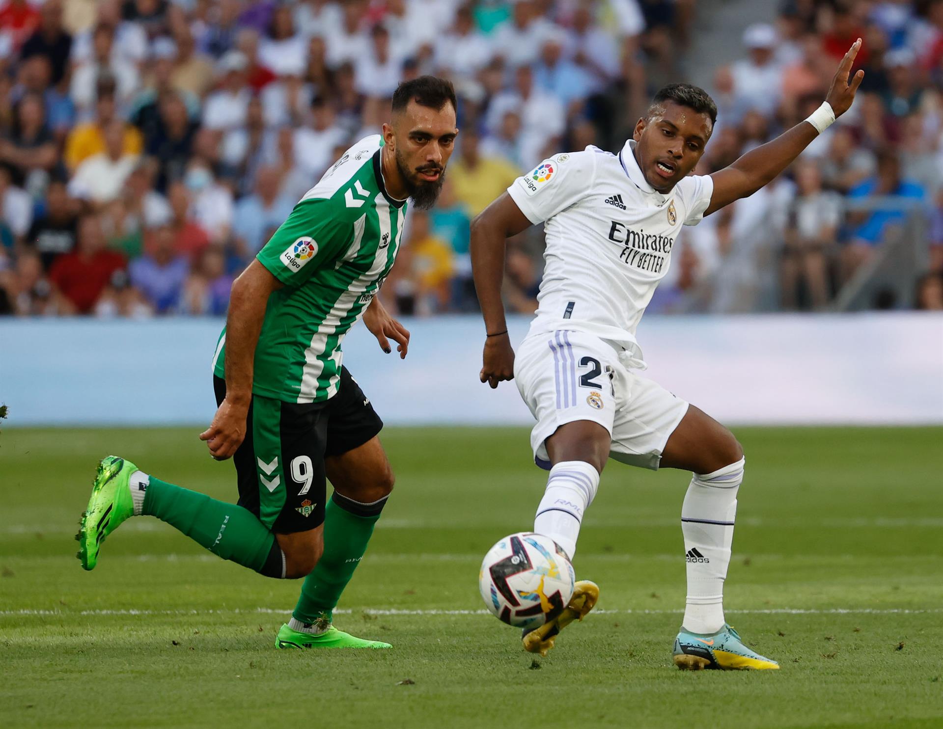 Un Madrid invicto en Liga consolida su liderato Un Madrid invicto en Liga consolida su liderato