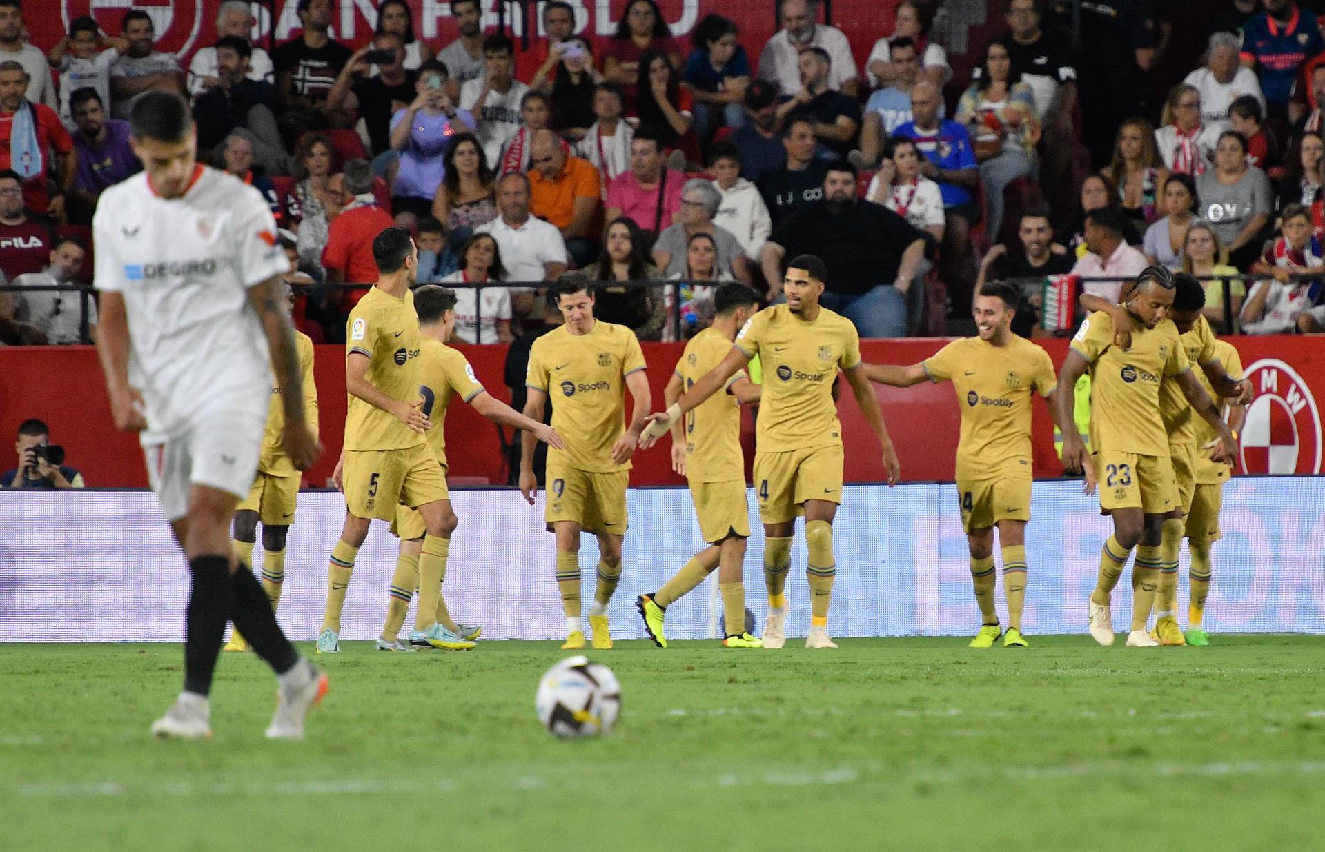 Un Barça que mete miedo hunde al Sevilla Un Barça que mete miedo hunde al Sevilla