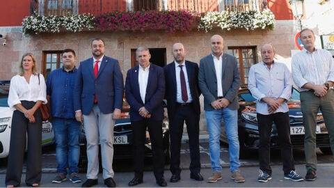 Presidente, alcalde y resto de autoridades en Arriondas