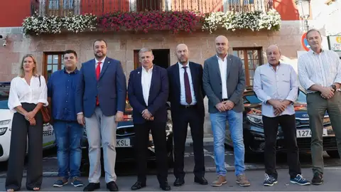 Presidente, alcalde y resto de autoridades en Arriondas Presidente, alcalde y resto de autoridades en Arriondas