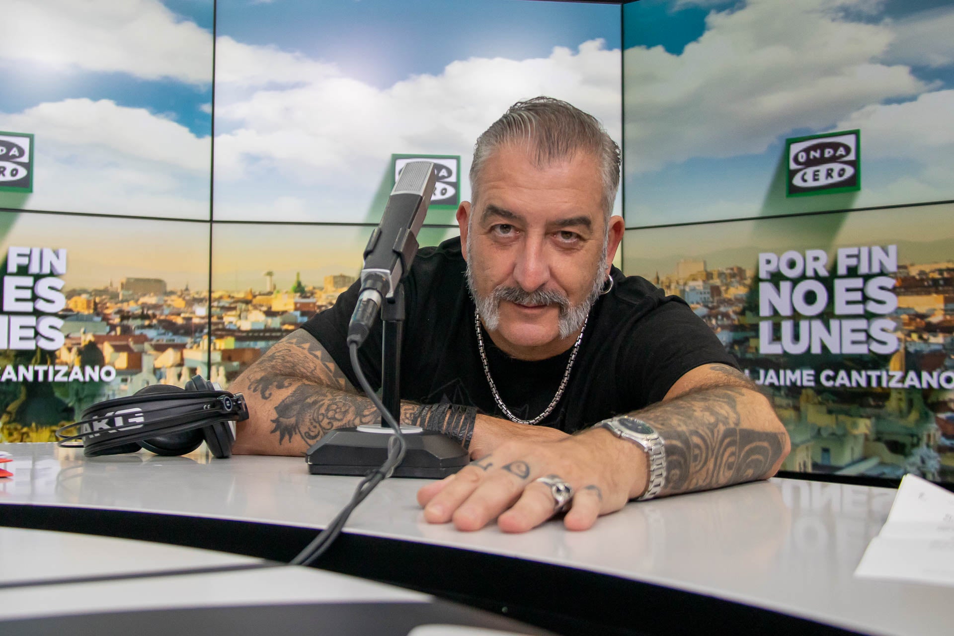 Fernando Eiras y el intercambio de carteles vecinales que destapó una infidelidad Fernando Eiras y el intercambio de carteles vecinales que destapó una infidelidad