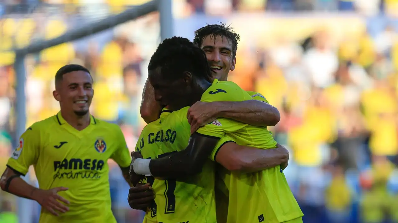 Los jugadores del Villarreal celebran un gol ante el Elche Los jugadores del Villarreal celebran un gol ante el Elche