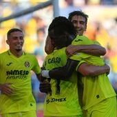 Los jugadores del Villarreal celebran un gol ante el Elche
