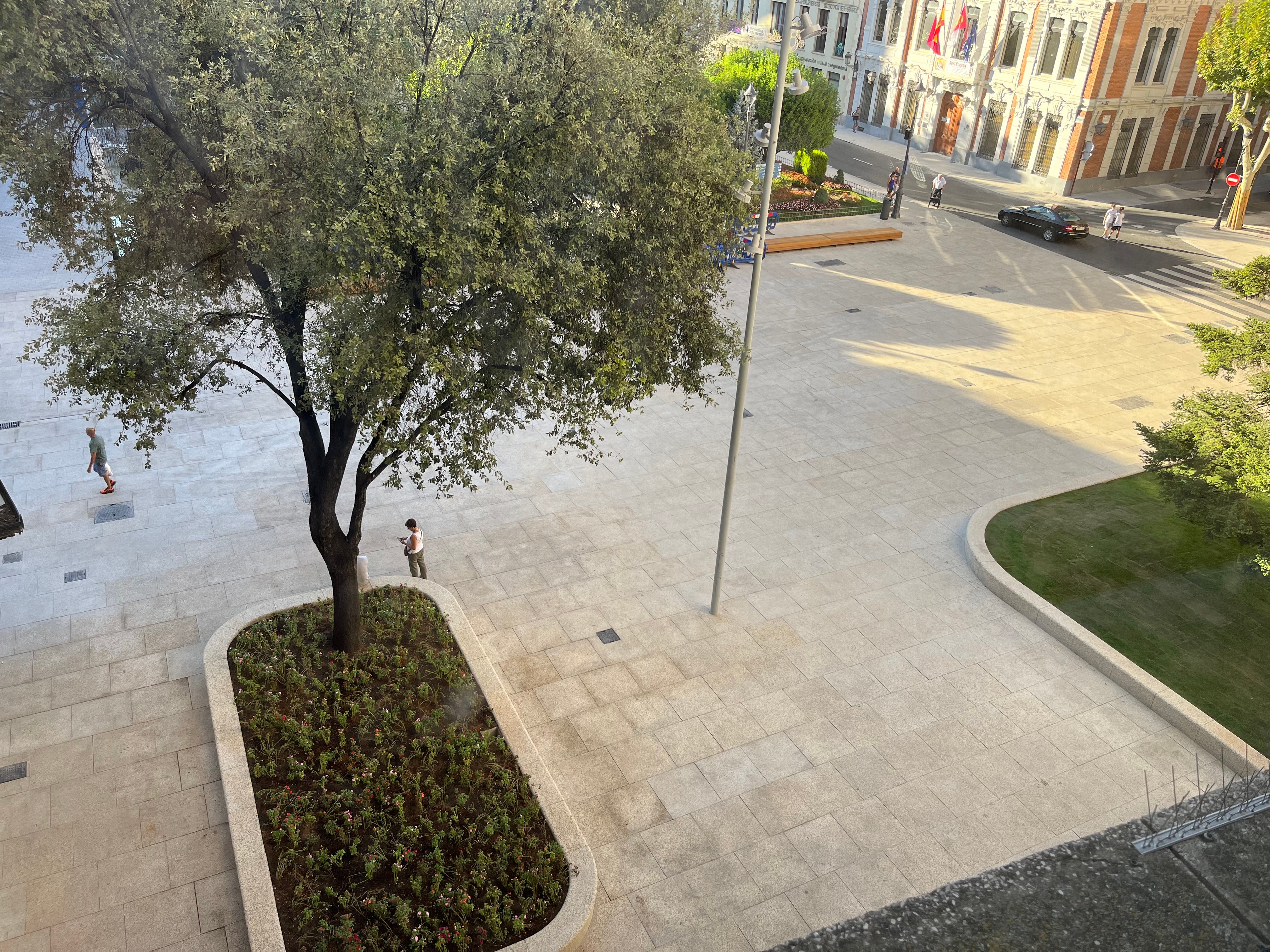 Así luce la Plaza del Altozano tras la peatonalización de la "almendra central" Así luce la Plaza del Altozano tras la peatonalización de la "almendra central"