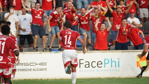 Pedro León marca el primer gol de la temporada 22-23 con el Real Murcia en Alicante