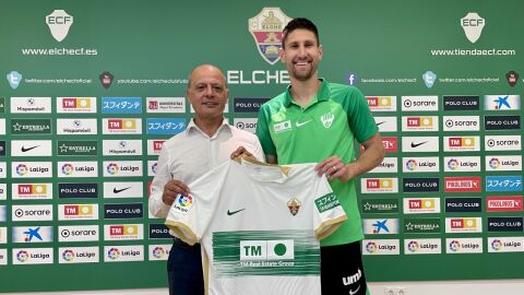 Joaquín Buitrago, presidente del Elche, y el central argentino Fede Fernández Joaquín Buitrago, presidente del Elche, y el central argentino Fede Fernández