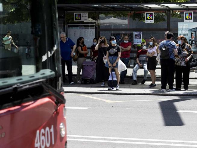 La incapacidad para alcanzar un acuerdo condena a los usuarios del bus La incapacidad para alcanzar un acuerdo condena a los usuarios del bus