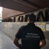 Uno de los nuevos trabajadores de los servicios de seguridad de Chiclana