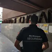 Uno de los nuevos trabajadores de los servicios de seguridad de Chiclana Uno de los nuevos trabajadores de los servicios de seguridad de Chiclana
