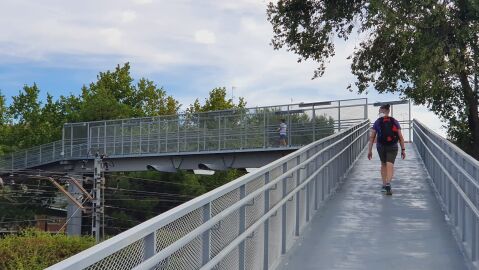 Tras tres meses de obras, reabre el paso peatonal sobre las v&iacute;as del tren de la calle Escudo de Alcal&aacute; de Henares