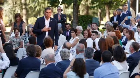 El presidente del Gobierno, Pedro Sánchez, durante el recibimiento a varios ciudadanos en La Moncloa El presidente del Gobierno, Pedro Sánchez, durante el recibimiento a varios ciudadanos en La Moncloa