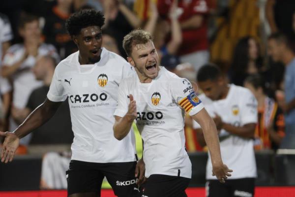 El Valencia se da un festín en Mestalla El Valencia se da un festín en Mestalla