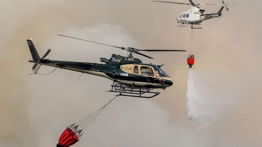 helic&oacute;pteros luchando contra incendios