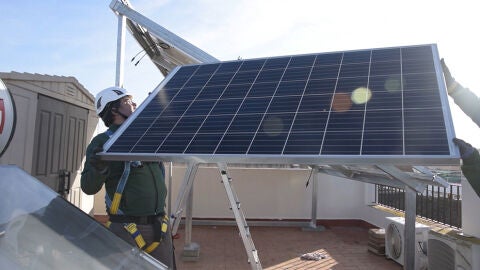 Instalación de placas solares en una vivienda