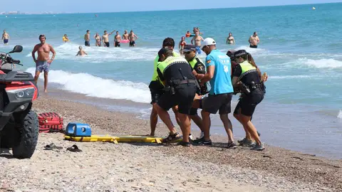 La víctima de 79 años fue rescatada al mediodía tras ser avistada por un surfista