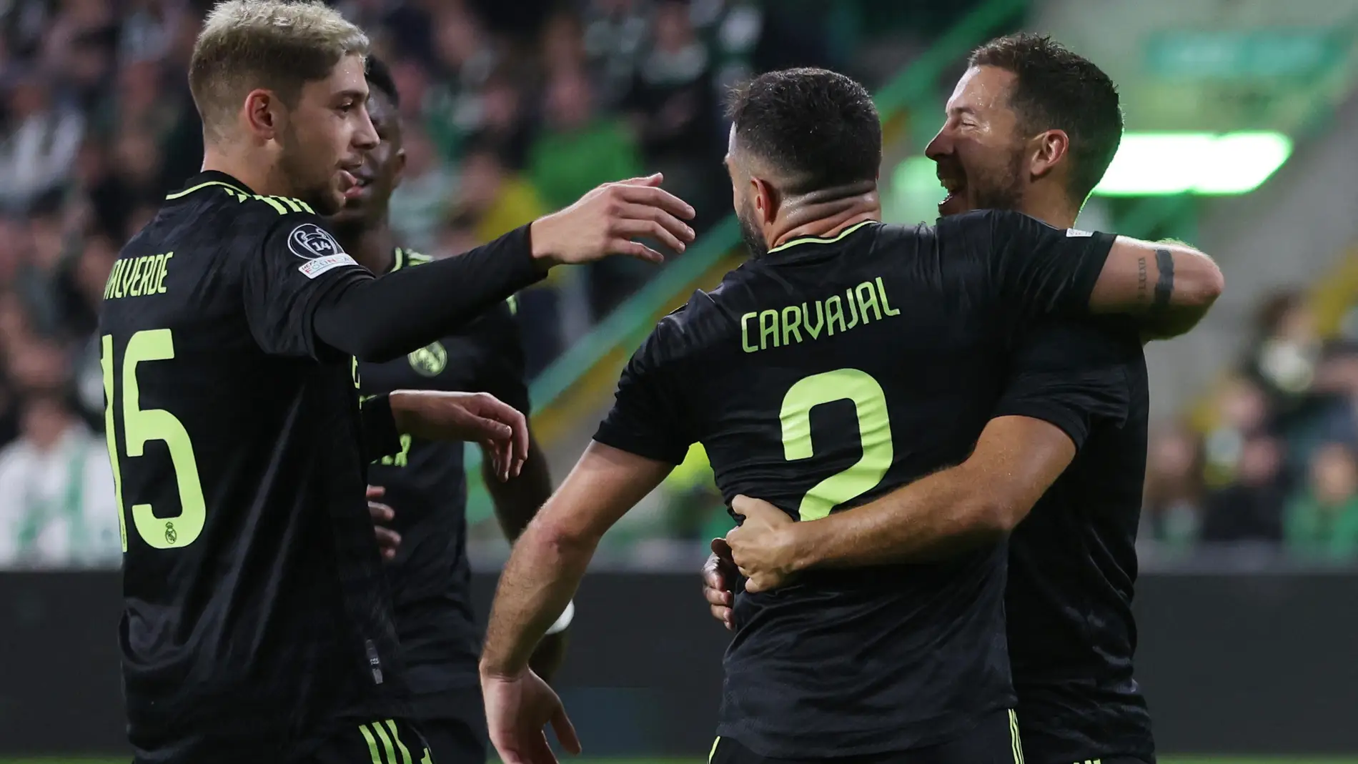 Los jugadores del Real Madrid celebran un gol en Celtic Park