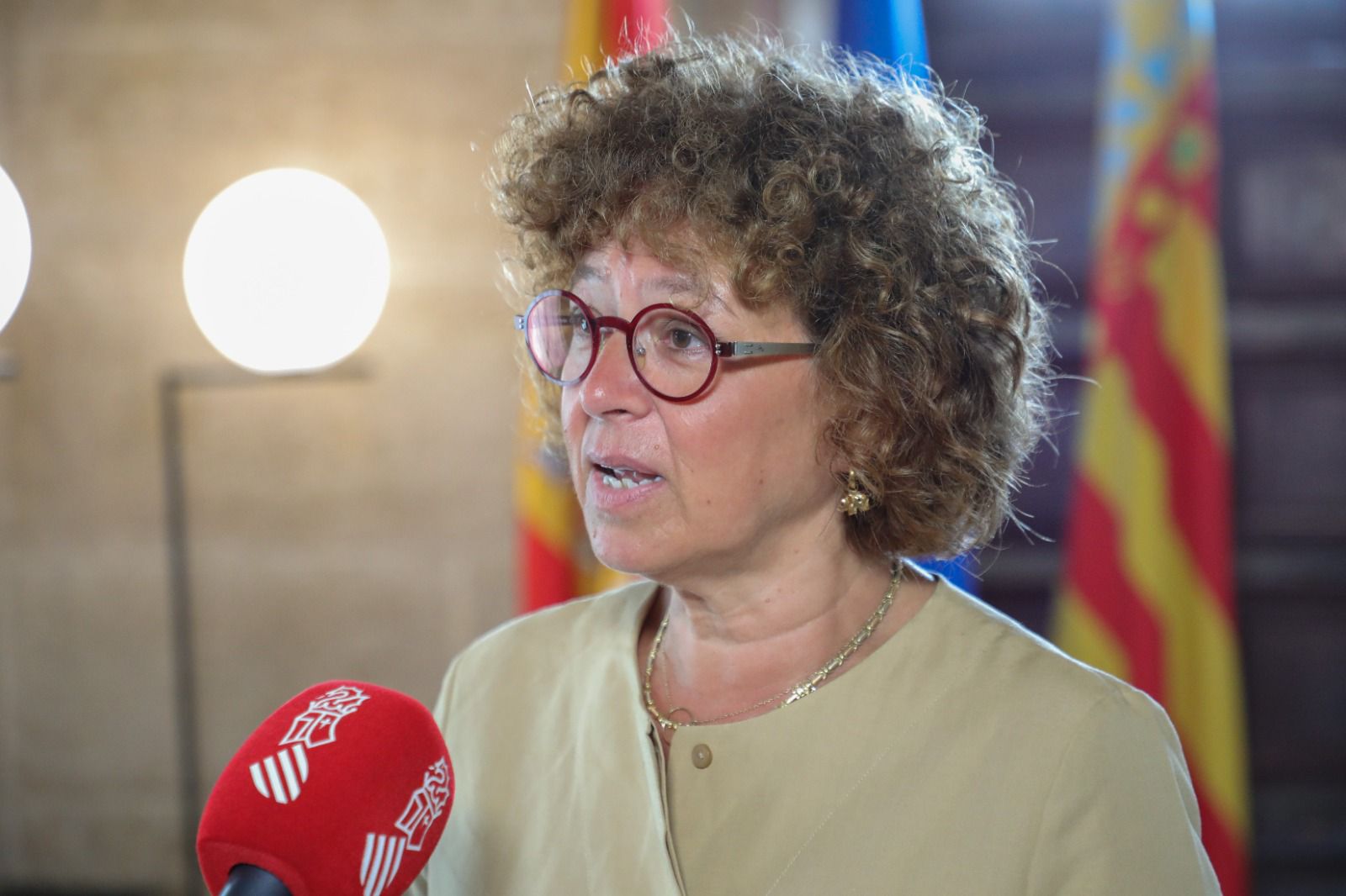 Josefina Bueno: "Bajar impuestos o aumentar las becas no es electoralista" Josefina Bueno: "Bajar impuestos o aumentar las becas no es electoralista"