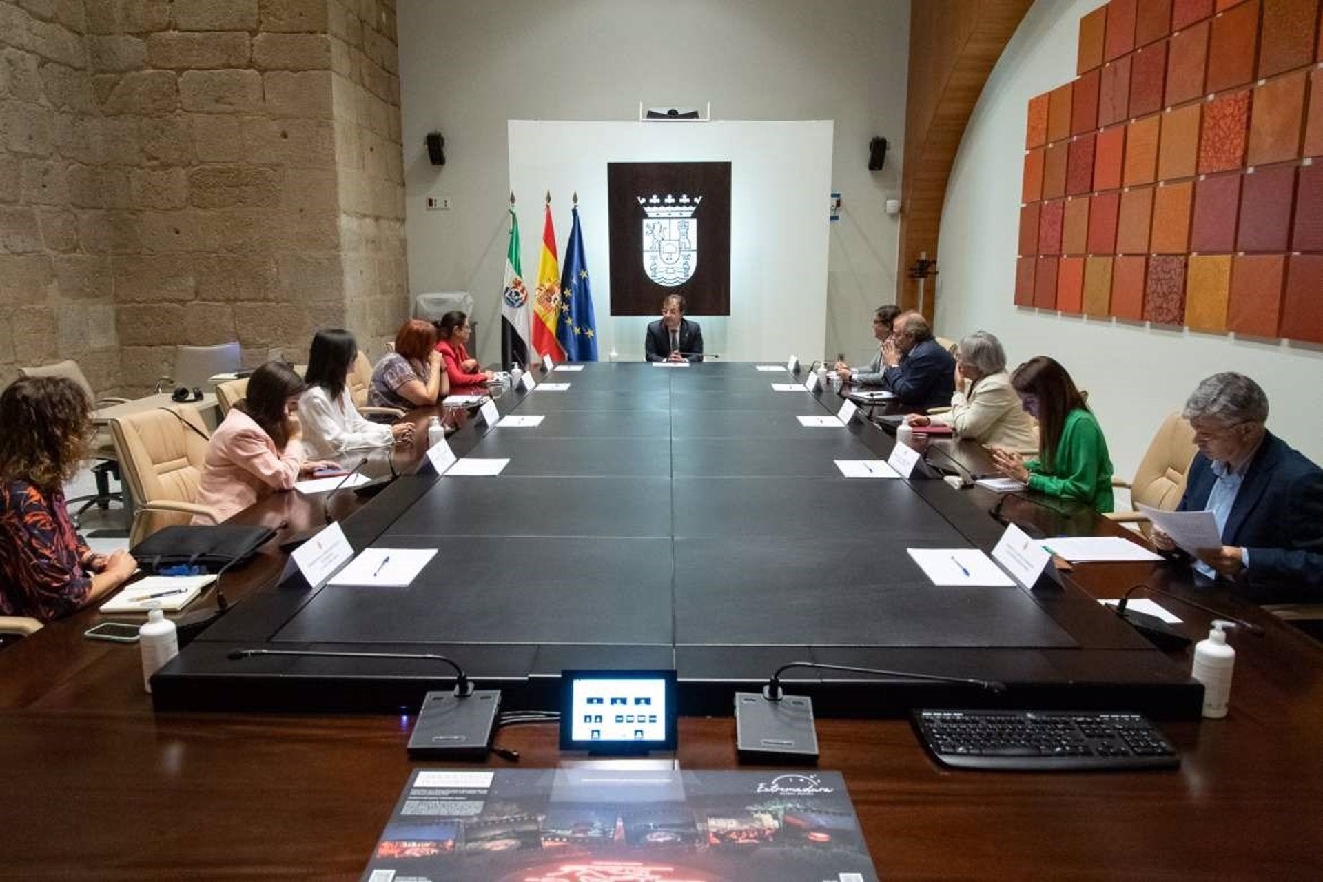 La Junta concede 1,3 millones al Ayuntamiento de Cáceres para construir dos aparcamientos "disuasorios" La Junta concede 1,3 millones al Ayuntamiento de Cáceres para construir dos aparcamientos "disuasorios"