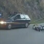  El vídeo viral en que un ciclista provoca un accidente y es multado con 500 euros  