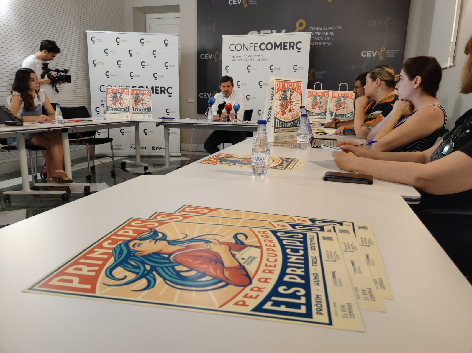 Confecomerç lanza la campaña “Principios para recuperar los principios” Confecomerç lanza la campaña “Principios para recuperar los principios”