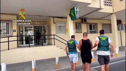 Detenido en La Nucía un matrimonio dedicado a robar vehículos en las playas de la Marina Alta Detenido en La Nucía un matrimonio dedicado a robar vehículos en las playas de la Marina Alta