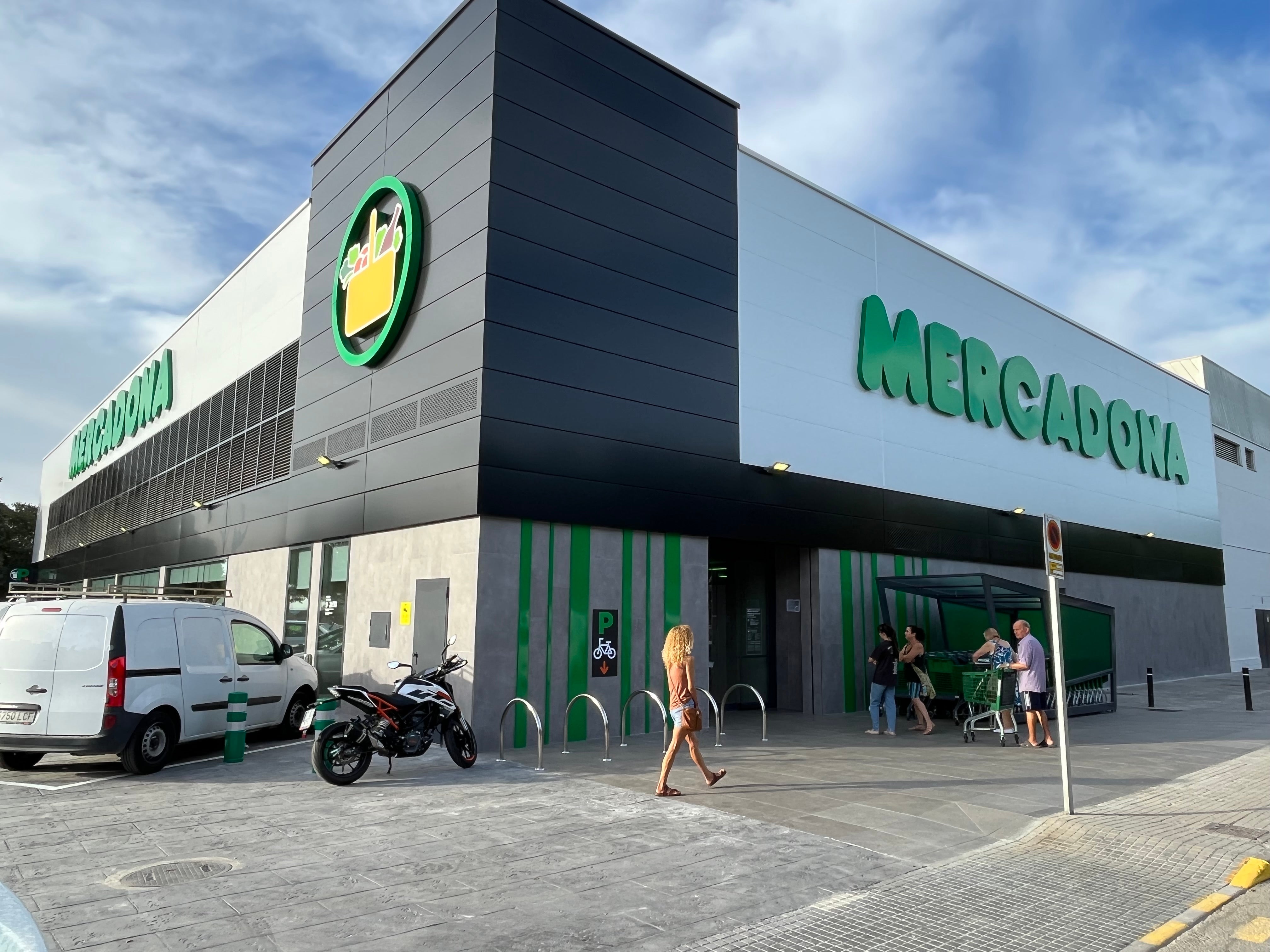 Mercadona abre su nuevo modelo de tienda eficiente en Es Rafal (Palma) tras una inversión de 2,3 millones Mercadona abre su nuevo modelo de tienda eficiente en Es Rafal (Palma) tras una inversión de 2,3 millones