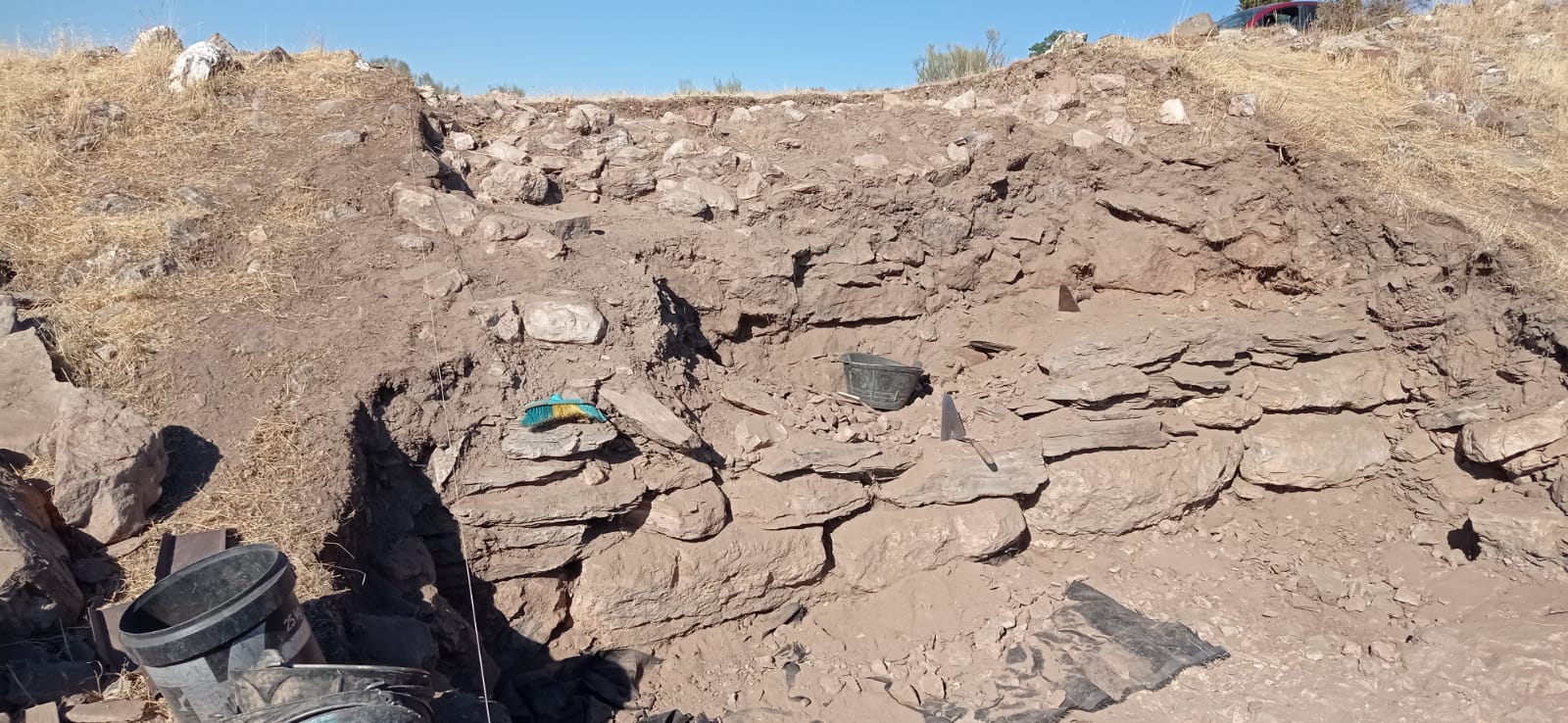 Al descubierto una nueva muralla celtíbera en Armuña Al descubierto una nueva muralla celtíbera en Armuña